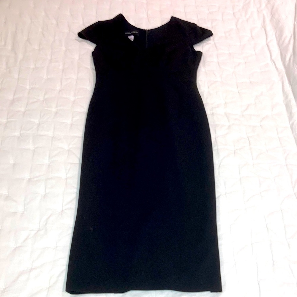 Donna Morgan Women's Cap Sleeve Stretch Crepe Sheath Dress.